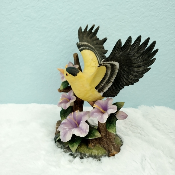 Goldfinch and Lilies Vintage Ceramic Hand Painted Figurine Cottagcore - Picture 9 of 16